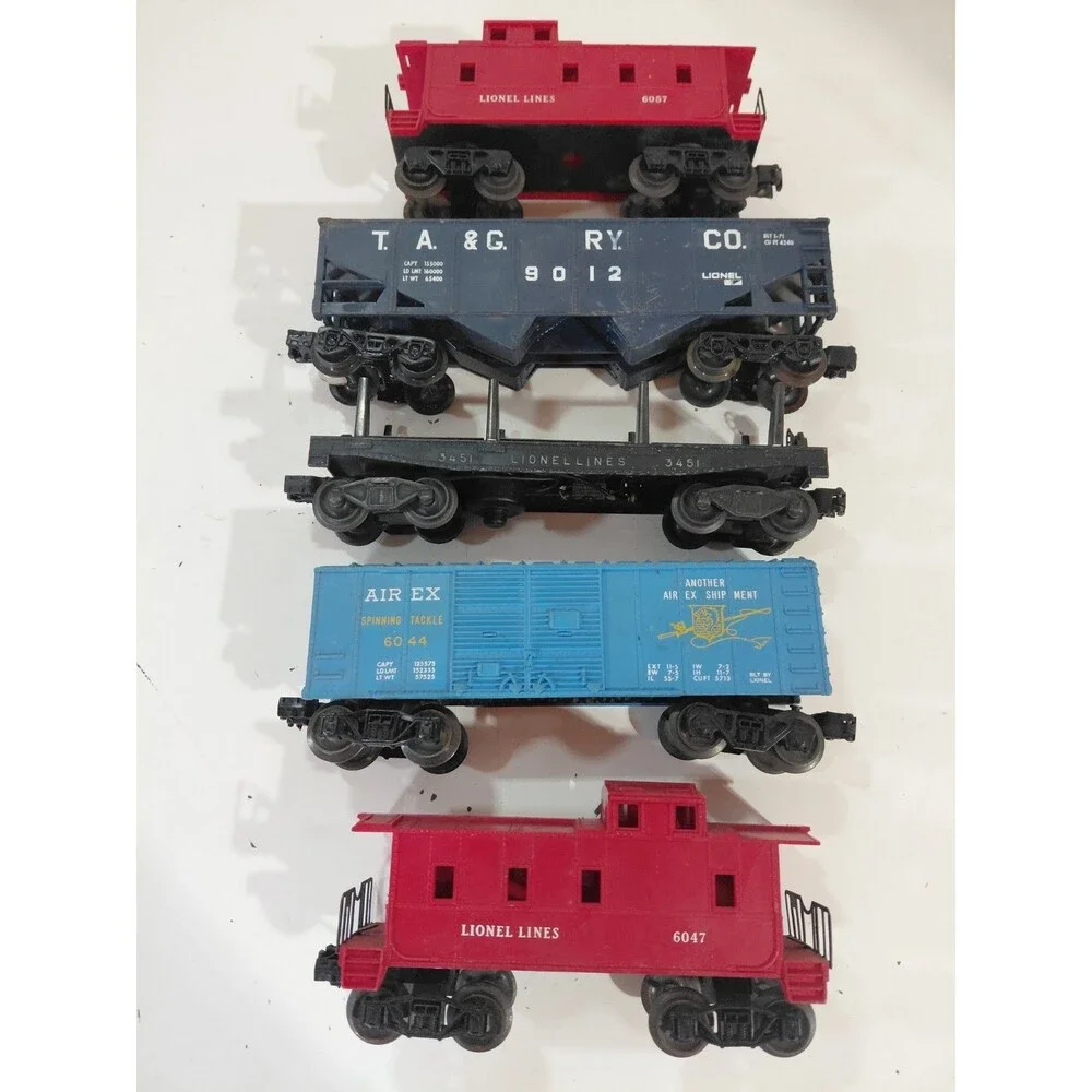 5 Lionel O Gauge Model Railroad Freight Cars (Hopper Cabooses Boxcar Lumber Car)